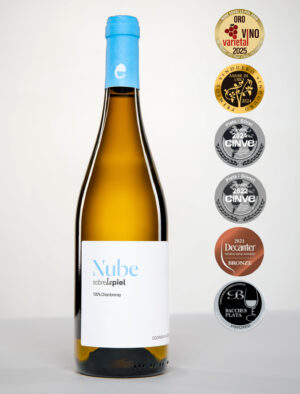 Nube sobre la piel chardonnay con crianza sobre lías cooperativa de viver