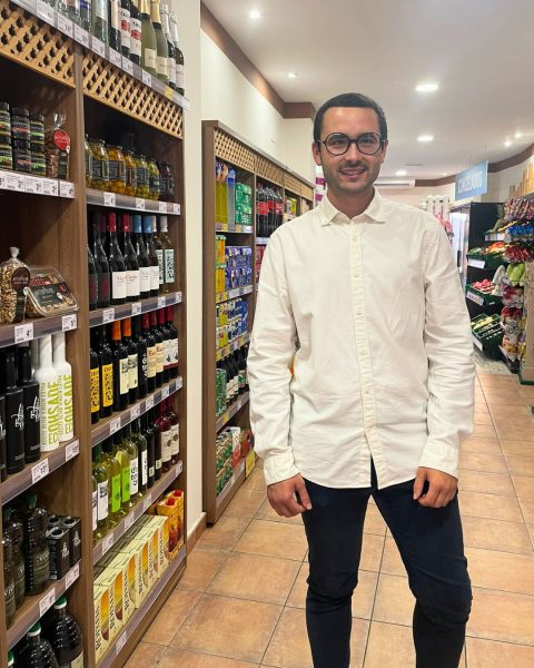 Nico es el dependiente de la nueva Tiendica de San Agustín