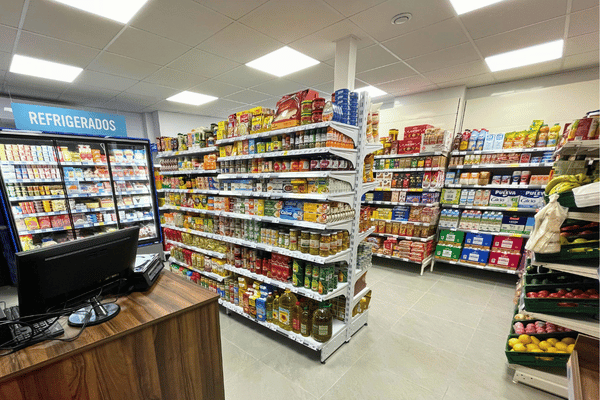 Interior de la Tiendica de Pina de Montalgrao