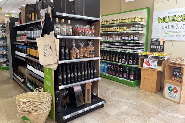 Interior de la agrotienda de la Cooperativa de Viver Interior de la agrotienda de la Cooperativa de Viver